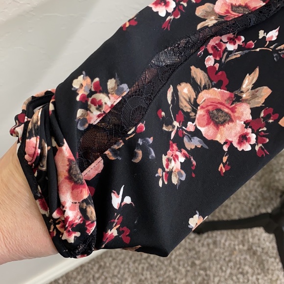 White House Black Market Floral & Lace Eyelash Blouse - Picture 7 of 14